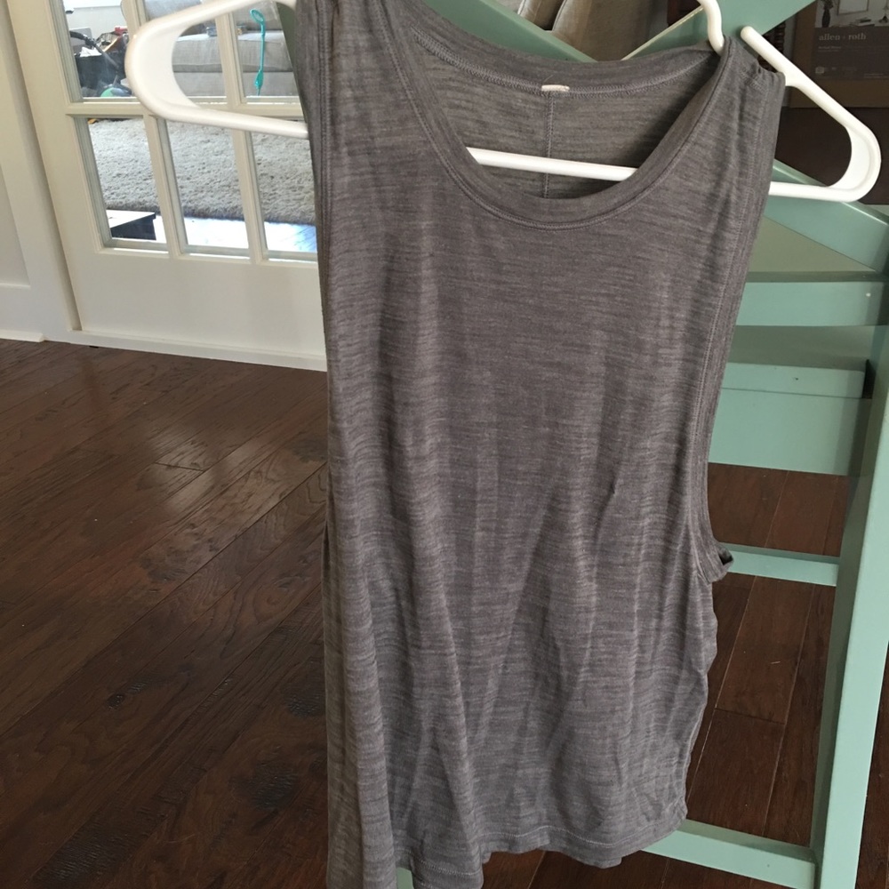 Light gray Lululemon tank